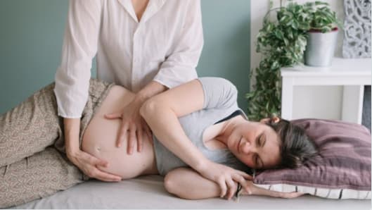 How Prenatal Massage Can Benefit Expectant Mothers & Babies