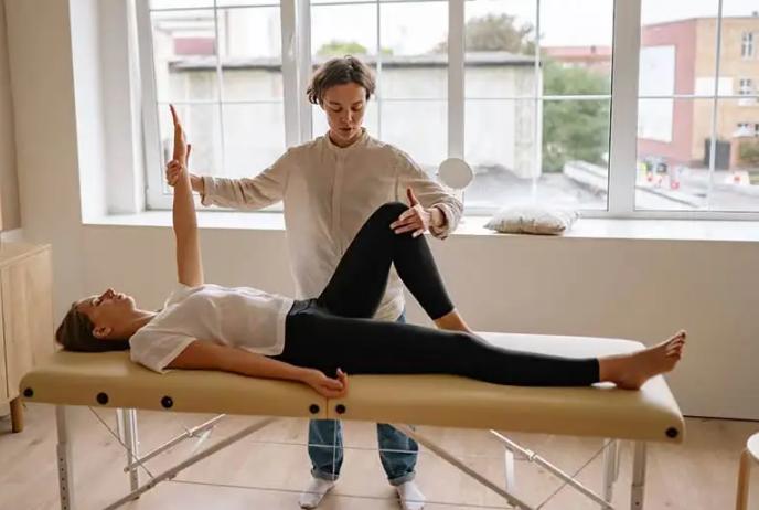 The Pros and Cons of Investing In A High-End Massage Table