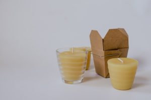 candles with containers